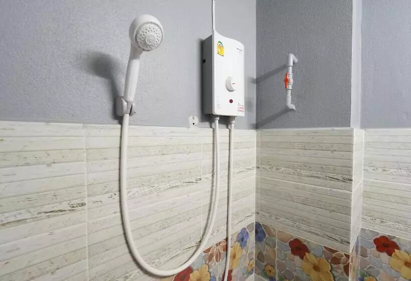 ホテル Roomquest Rojana Industrial Estate Area