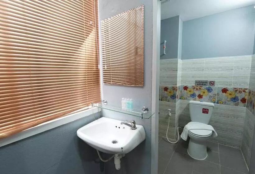 ホテル Roomquest Rojana Industrial Estate Area