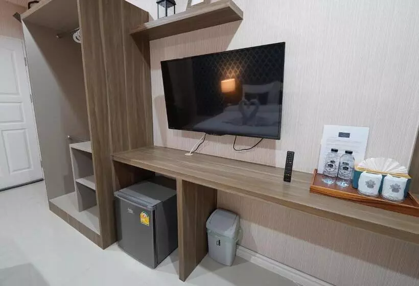 ホテル Roomquest Rojana Industrial Estate Area
