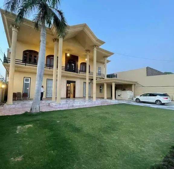 Shelton Hotel Mardan