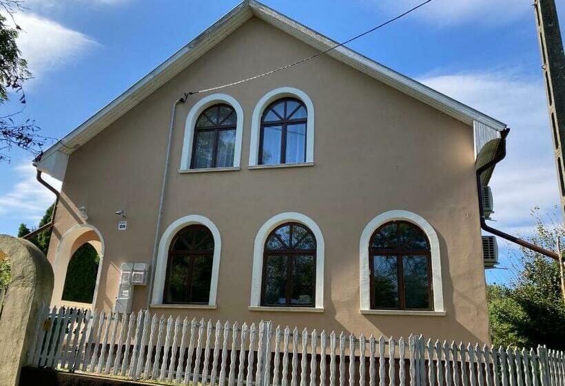 Tisza Holtág Apartman Tiszadada