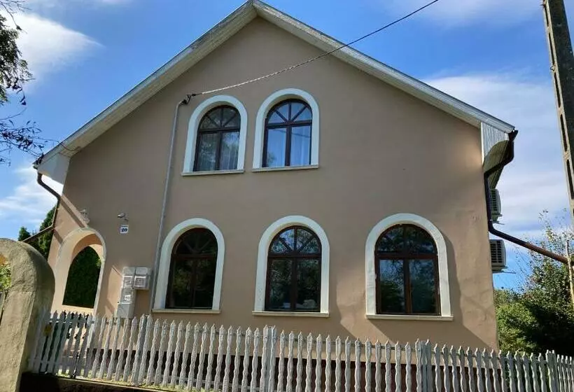 Tisza Holtág Apartman Tiszadada