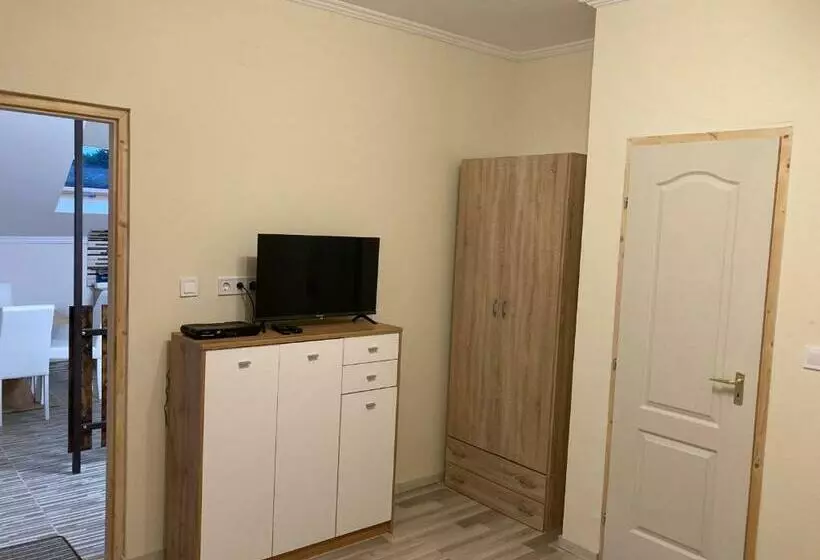 Tisza Holtág Apartman Tiszadada