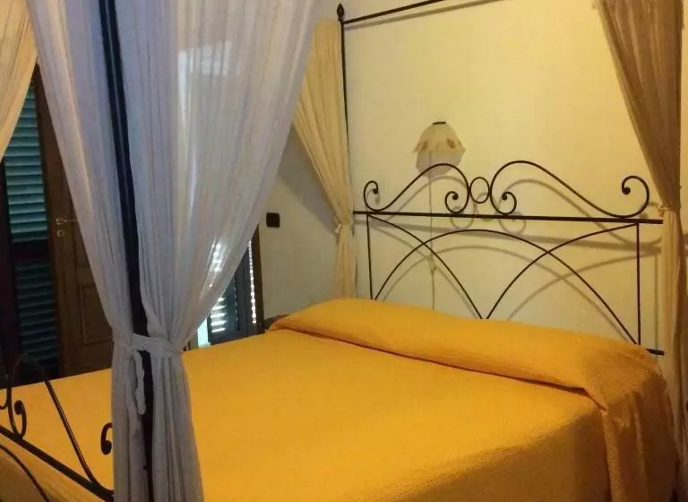 Aamiaismajoitus (B&B) Bed&breakfast Castagna