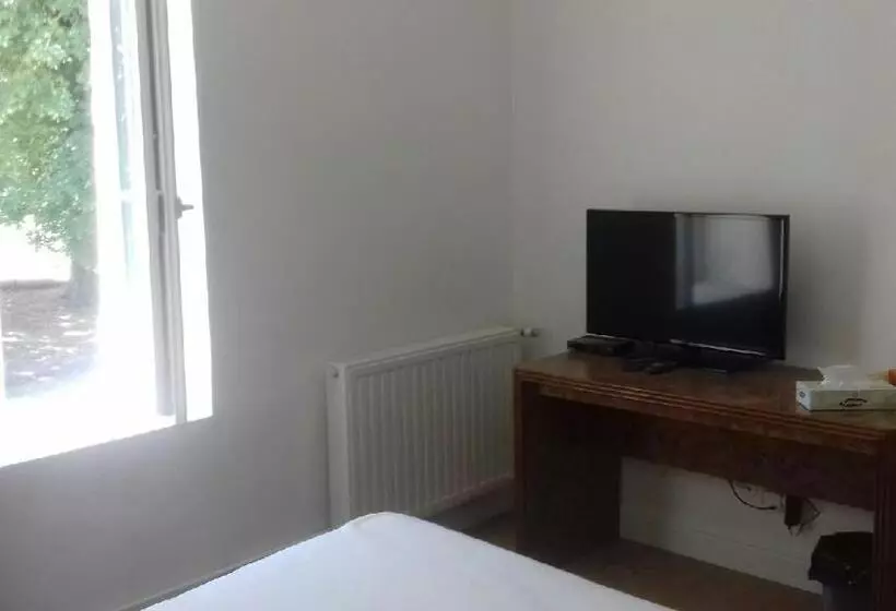 Aamiaismajoitus (B&B) Les Ormes De Belluire