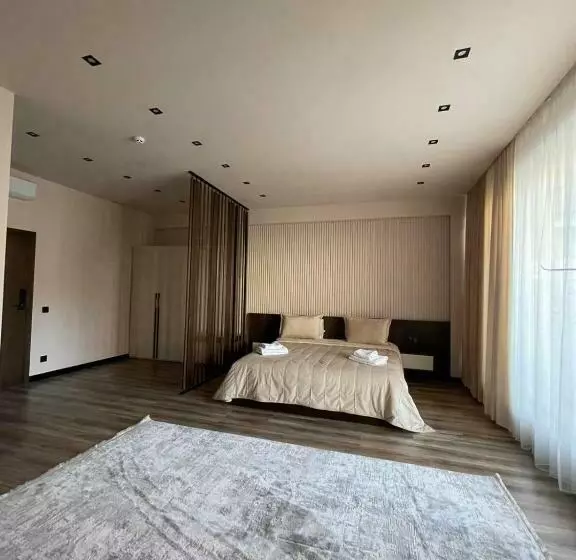 Hotelli Garden Plaza