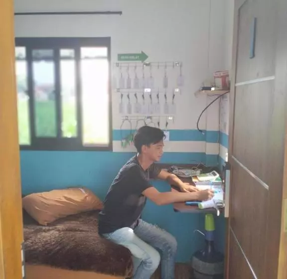 Hotelli Penginapan Banyu Biruku