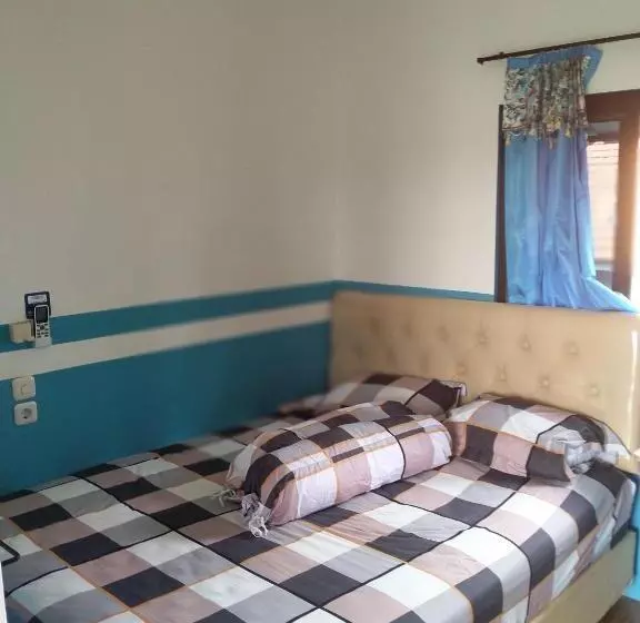 Hotelli Penginapan Banyu Biruku