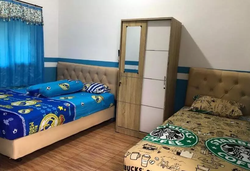 Hotelli Penginapan Banyu Biruku