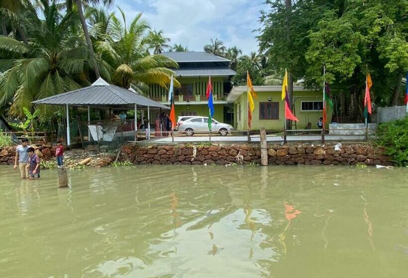 بنسيون Kalamana Serene