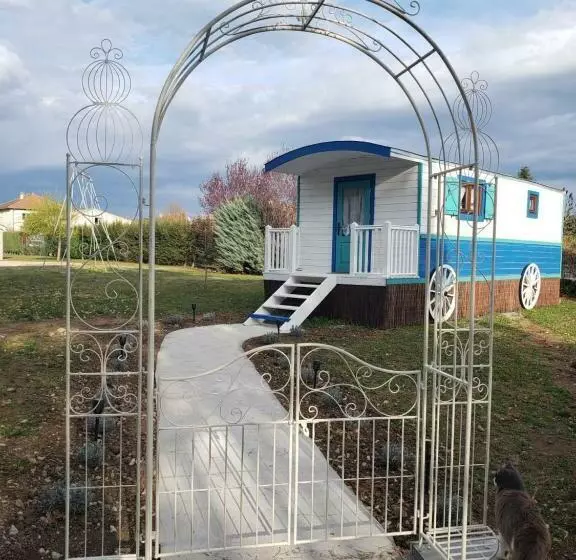 Majatalo Roule Hôtes