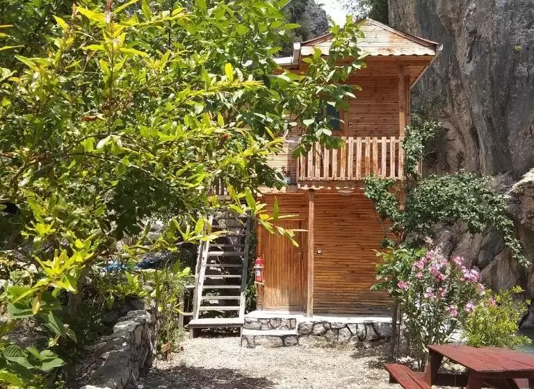 Lomakeskus Kapuzbaşı şelalesi Baştürk Dinlenme Tesisleri