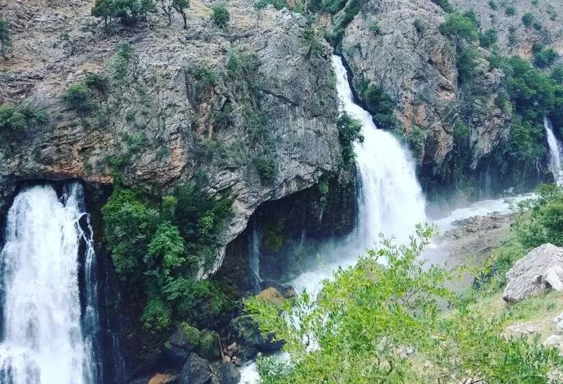 Lomakeskus Kapuzbaşı şelalesi Baştürk Dinlenme Tesisleri