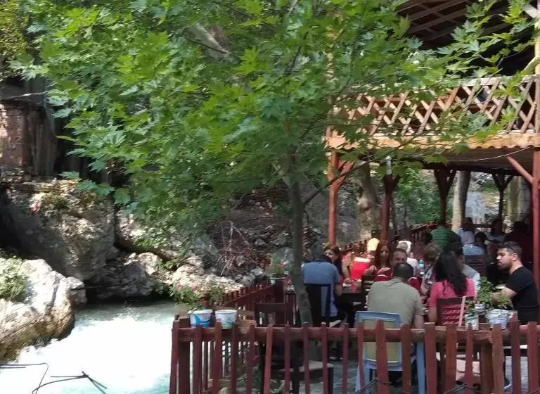 Lomakeskus Kapuzbaşı şelalesi Baştürk Dinlenme Tesisleri