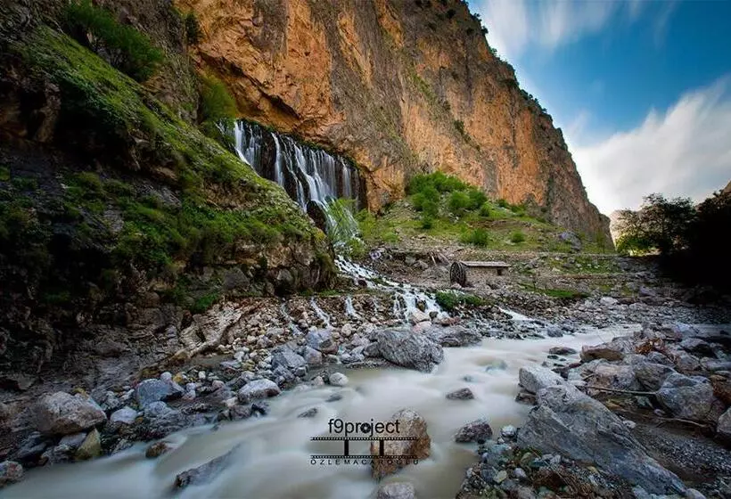 Lomakeskus Kapuzbaşı şelalesi Baştürk Dinlenme Tesisleri