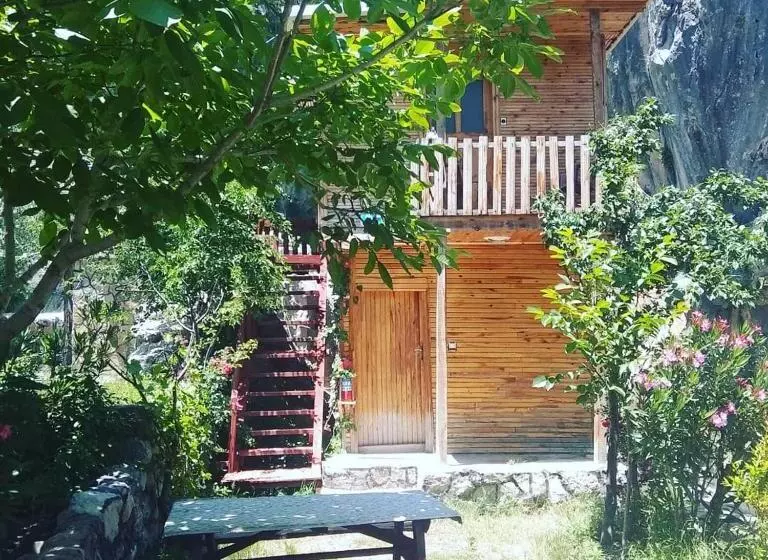 Lomakeskus Kapuzbaşı şelalesi Baştürk Dinlenme Tesisleri