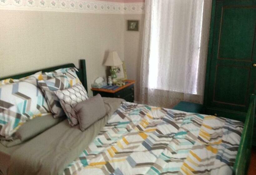 The Yellow House Bed & Breakfast