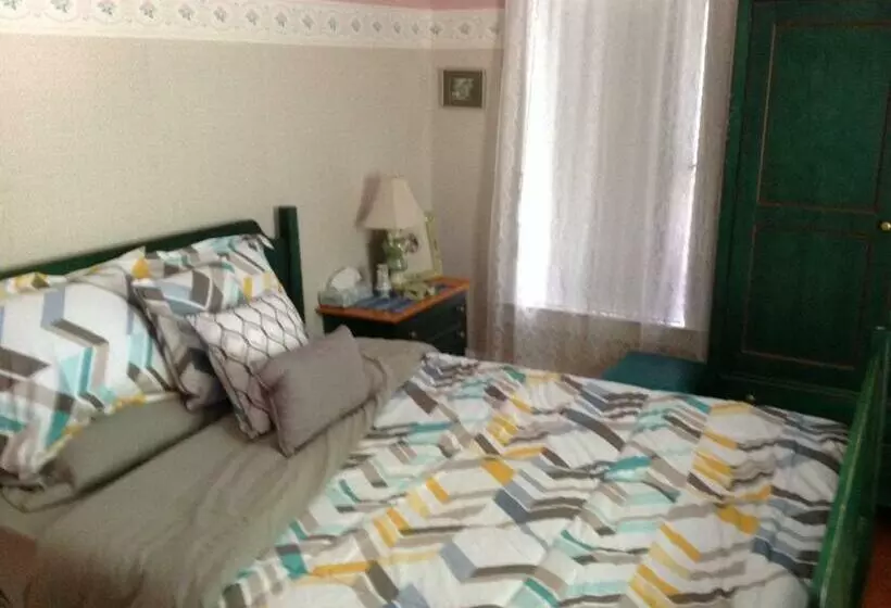 The Yellow House Bed & Breakfast