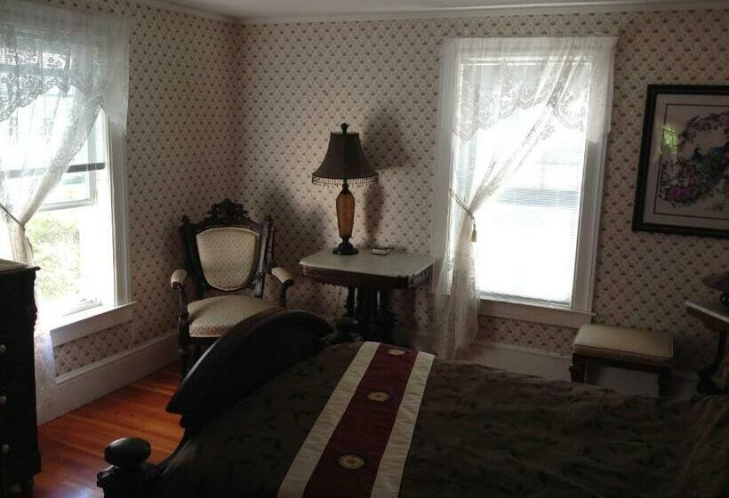 The Yellow House Bed & Breakfast