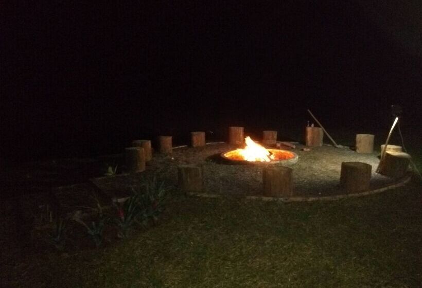 Hostel E Pousada Vale Mirante Da Rocha