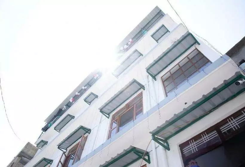 Hotelli Ankita River & Hill View