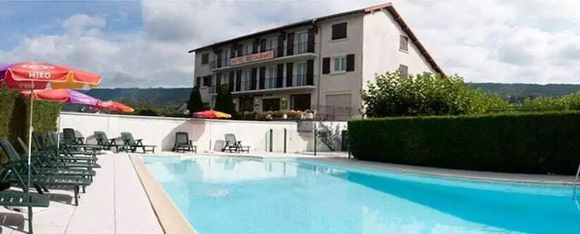 Hotelli Le Val Du Cantal