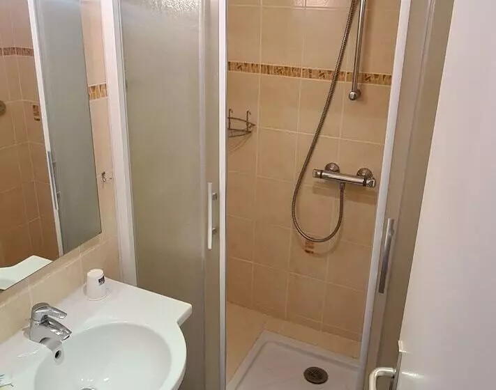 Hotelli Le Val Du Cantal