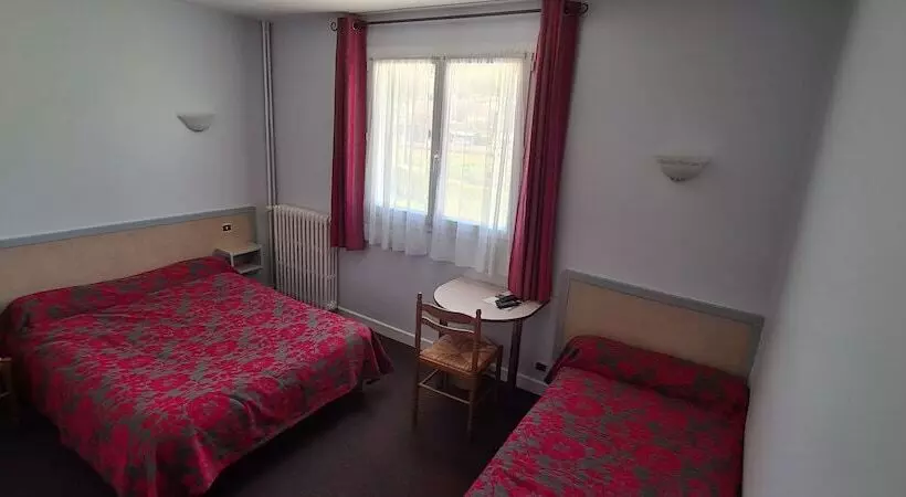 Hotelli Le Val Du Cantal