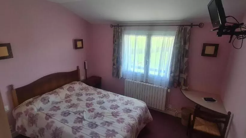 Hotelli Le Val Du Cantal