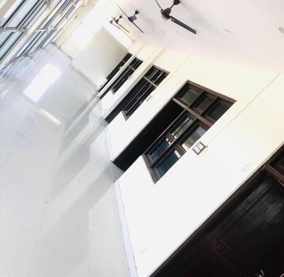 호텔 Oyo 88999 Shri Krishna