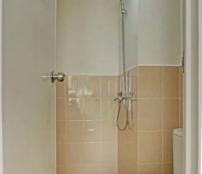 Hotelli Oyo 91217 Skyland @ Pgv