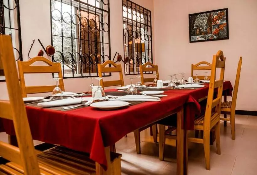 Hotelli Randa Cottages Moshi