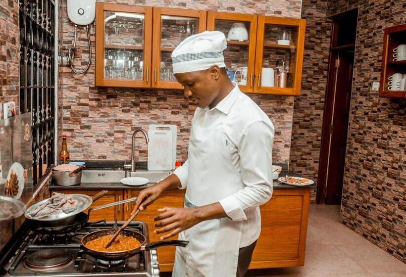 בית מלון כפרי Randa Cottages Moshi