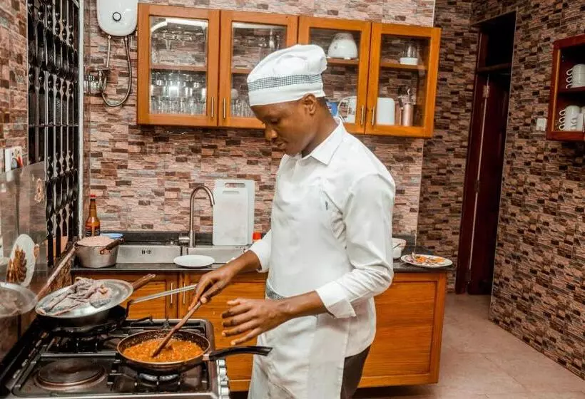 Hotelli Randa Cottages Moshi