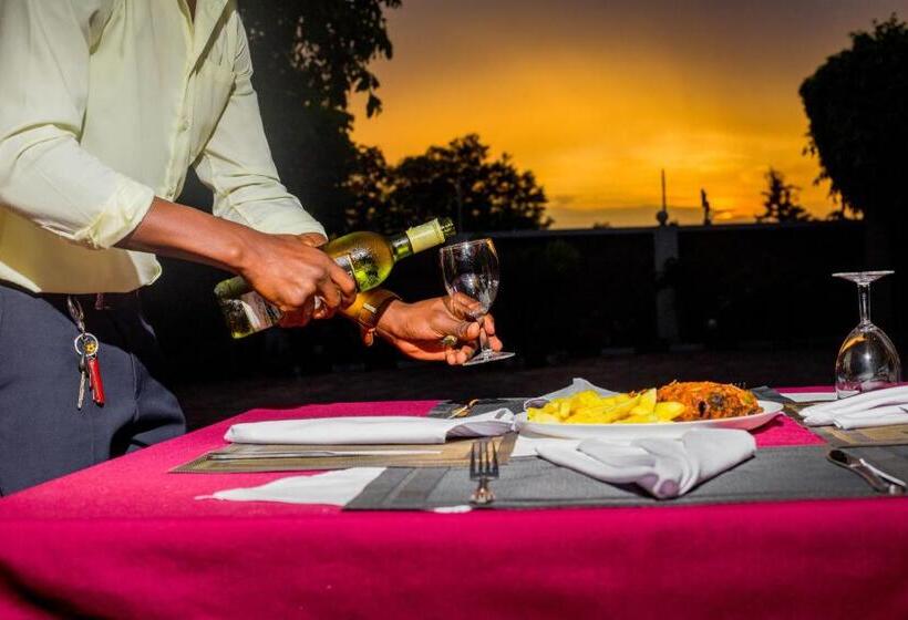 בית מלון כפרי Randa Cottages Moshi