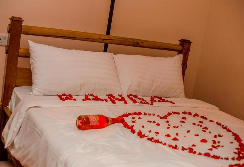 בית מלון כפרי Randa Cottages Moshi