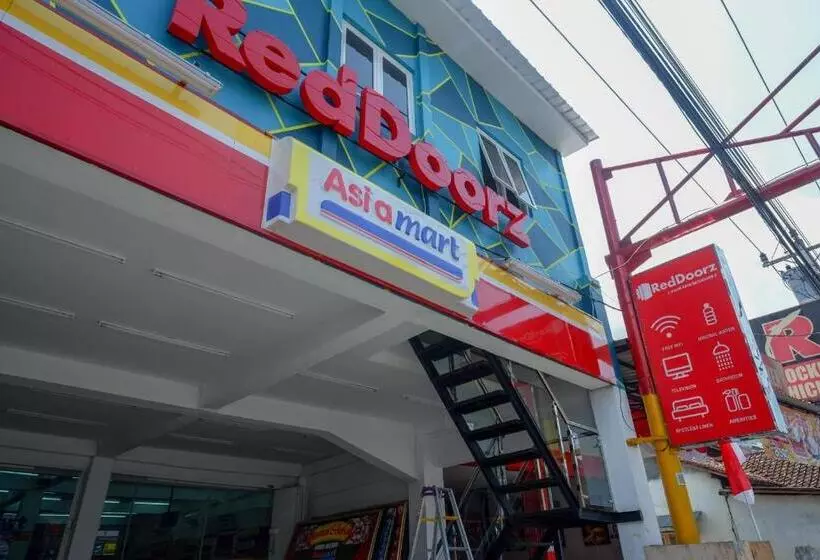Hotelli Reddoorz @ Jalan Raya Baturaden 2