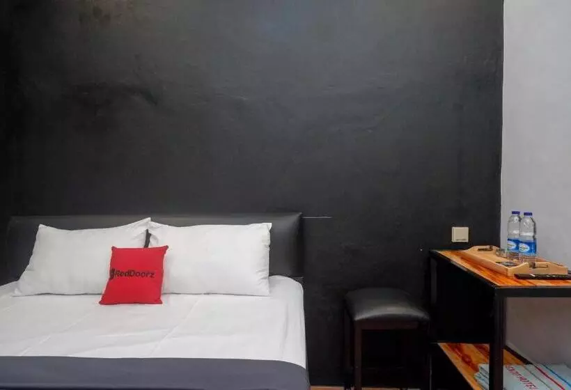 Hotelli Reddoorz @ Jalan Raya Baturaden 2