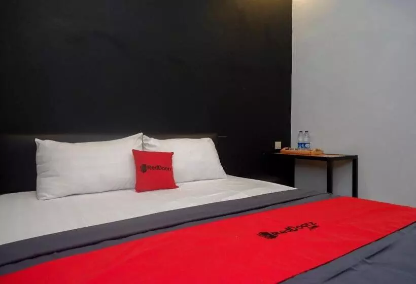 Hotelli Reddoorz @ Jalan Raya Baturaden 2