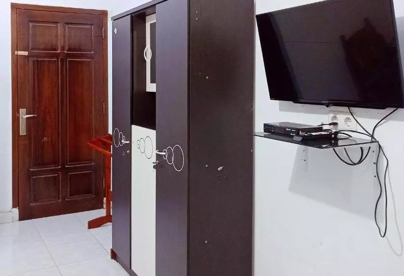 ホテル Reddoorz Syariah @ Wisma Soponyono