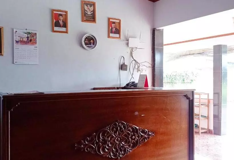 ホテル Reddoorz Syariah @ Wisma Soponyono