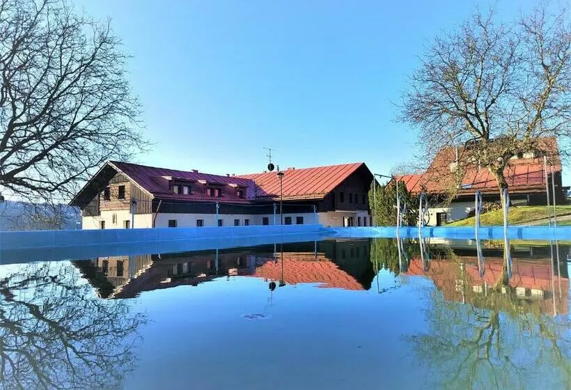 Majatalo Penzion Hradek