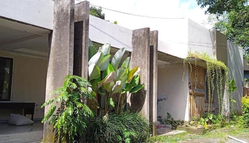 פנסיון Suburdi Guest House