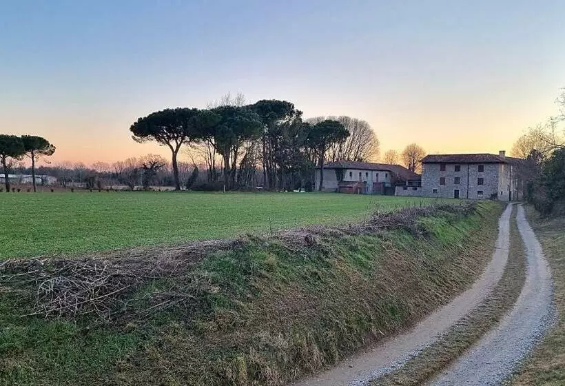 Aamiaismajoitus (B&B) Corte Degli Ostinati