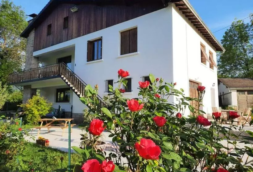 Aamiaismajoitus (B&B) Le Jardin De Moulis