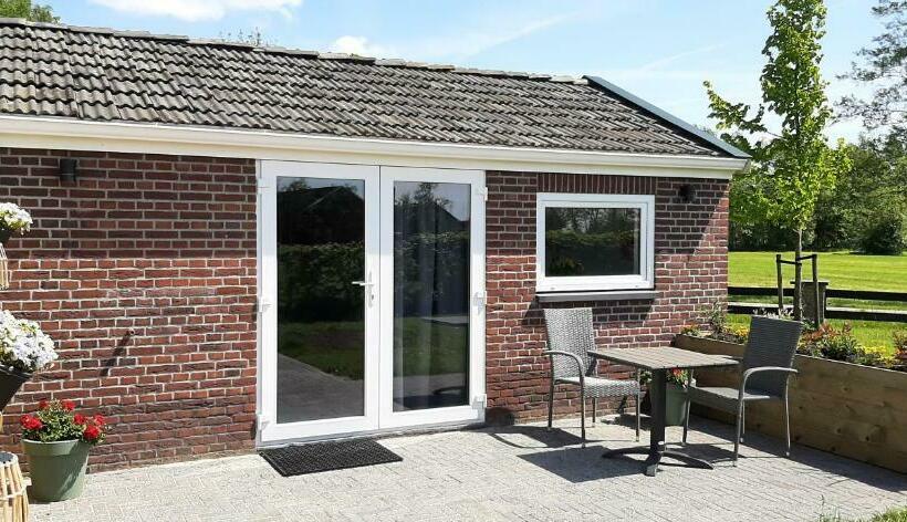 ベッドアンドブレックファースト T Bûtefjild