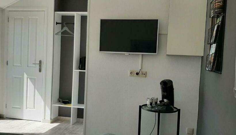 ベッドアンドブレックファースト T Bûtefjild