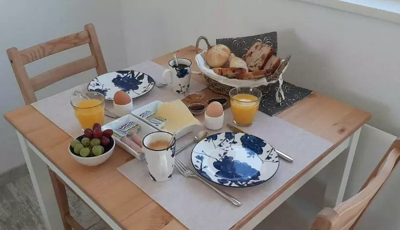 ベッドアンドブレックファースト T Bûtefjild