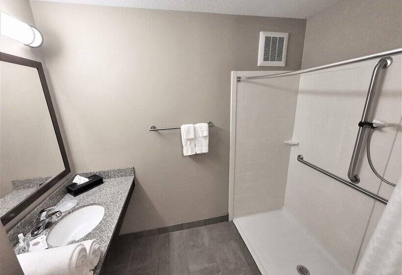 Otel Amerivu Inn And Suites  Chisago City