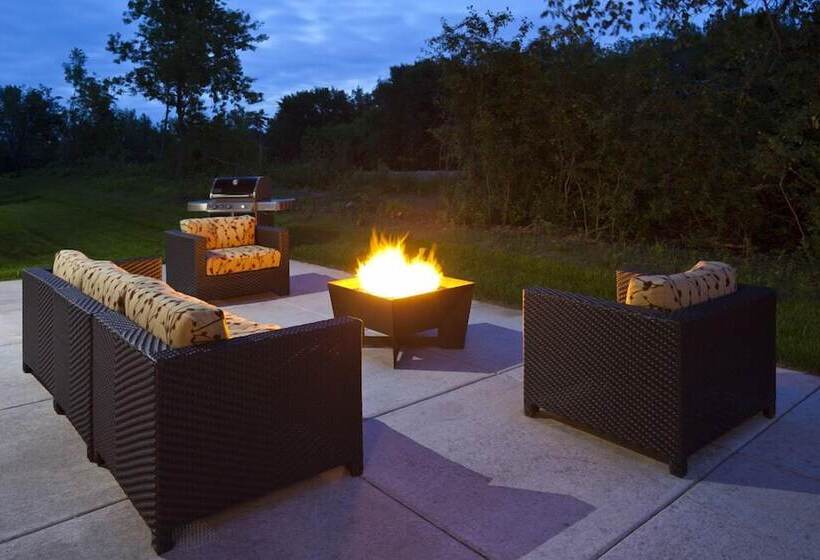 Otel Amerivu Inn And Suites  Chisago City
